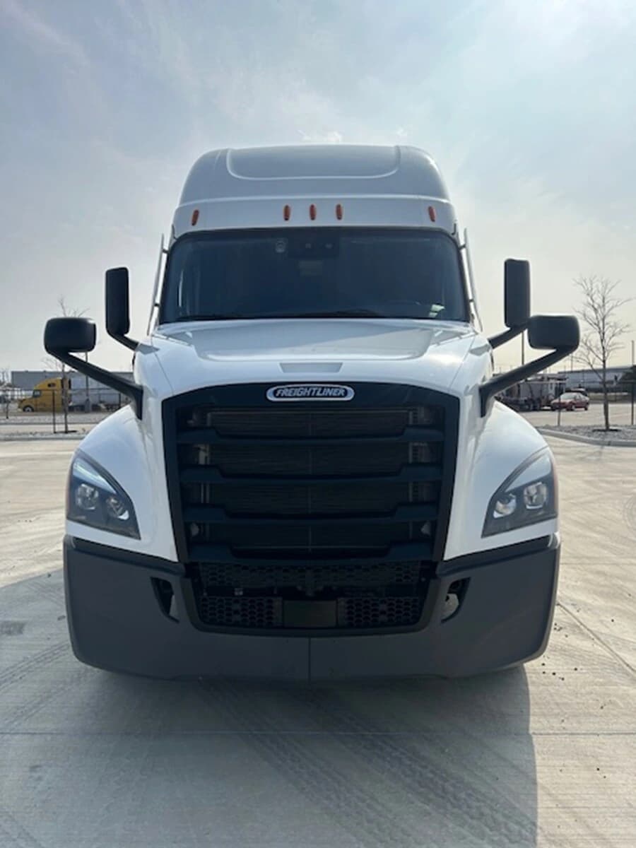 2023 Freightliner Cascadia — photo 5