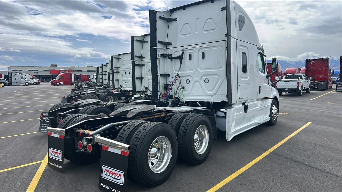 2024 Freightliner Cascadia — photo 4