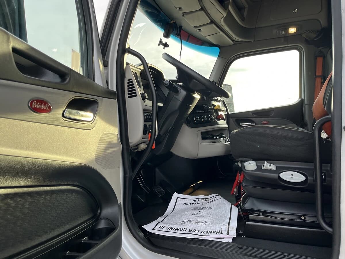 2023 Peterbilt 579 — photo 19