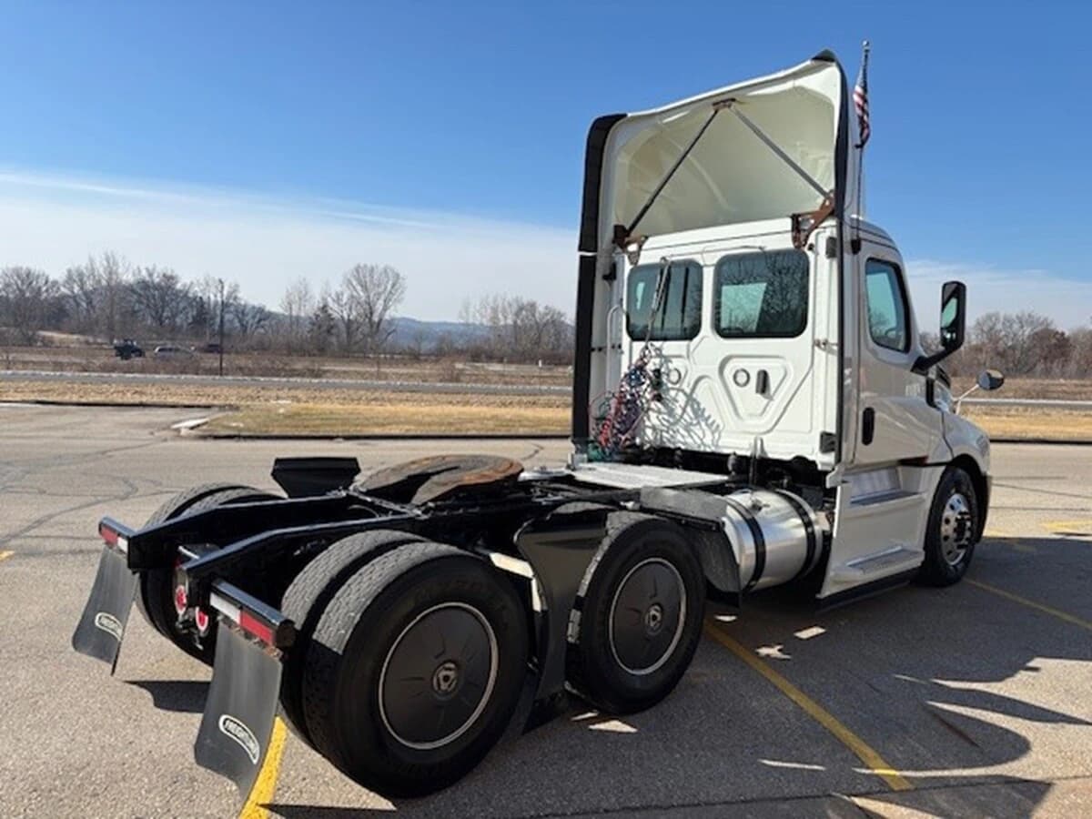2019 Freightliner Cascadia — photo 5