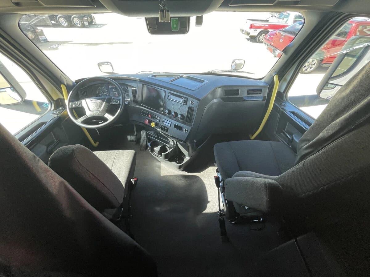 2024 Freightliner Cascadia — photo 40