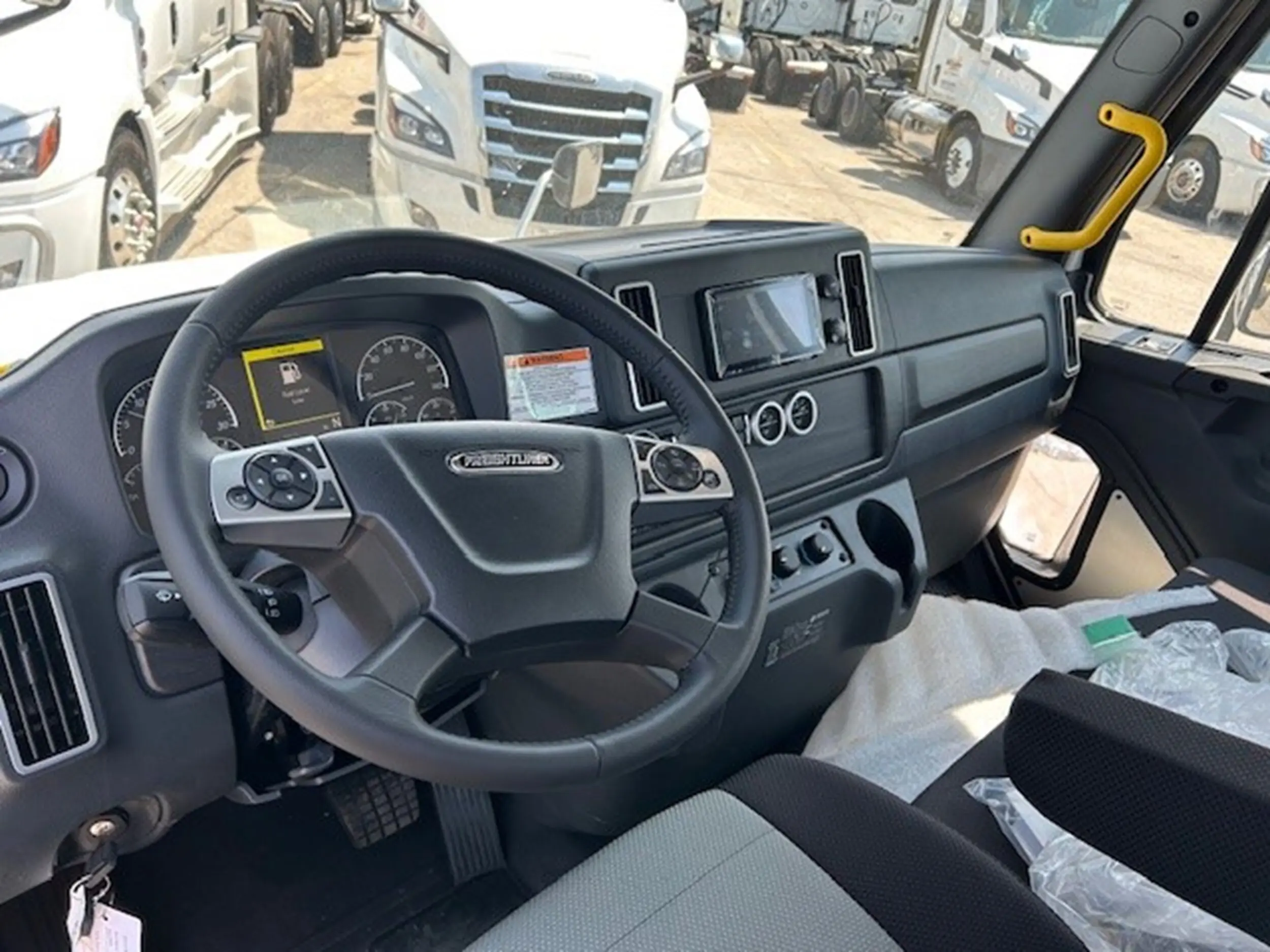 2026 Freightliner M2 106 — photo 7