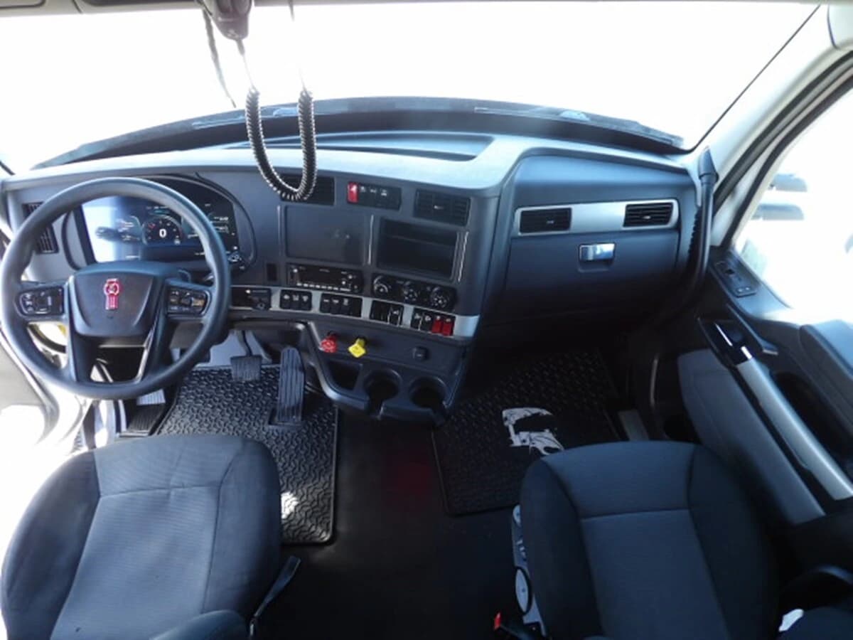 2023 Kenworth T680 — photo 21