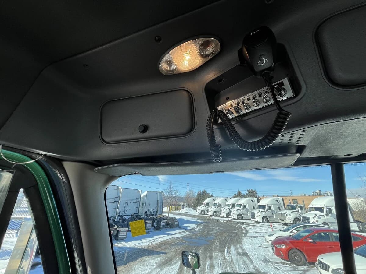 2012 Freightliner Cascadia — photo 35