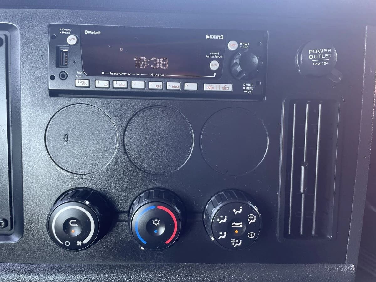 2023 Freightliner Cascadia — photo 13