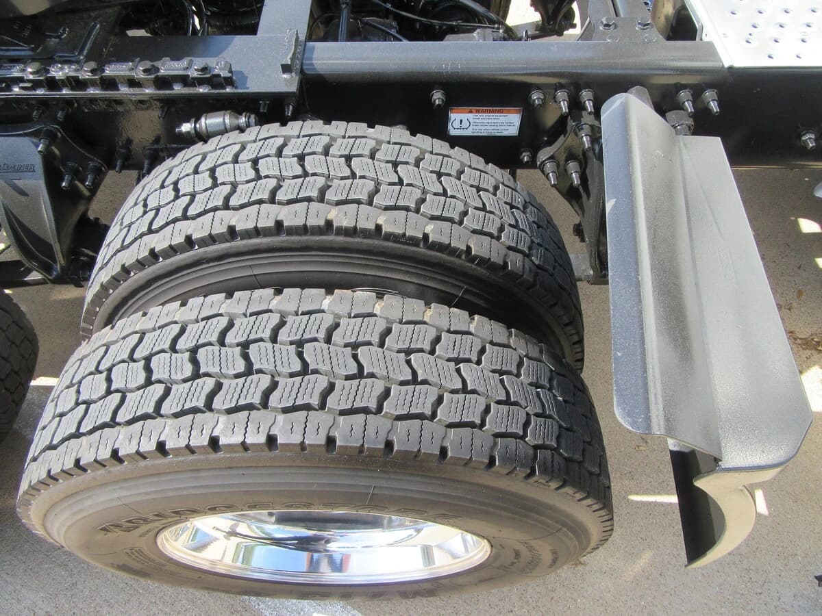 2025 Freightliner Cascadia — photo 14