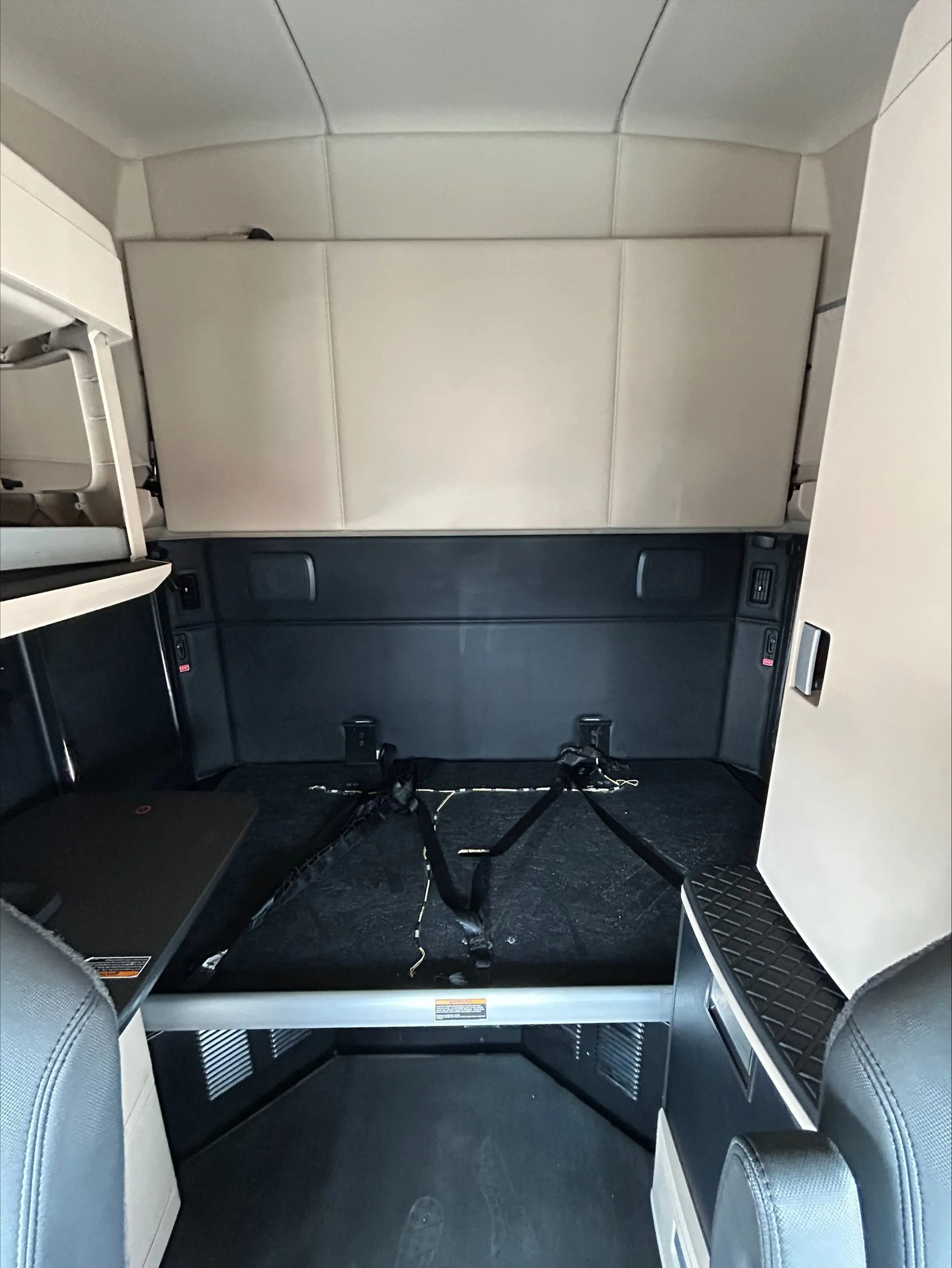 2022 Kenworth T680 — photo 10