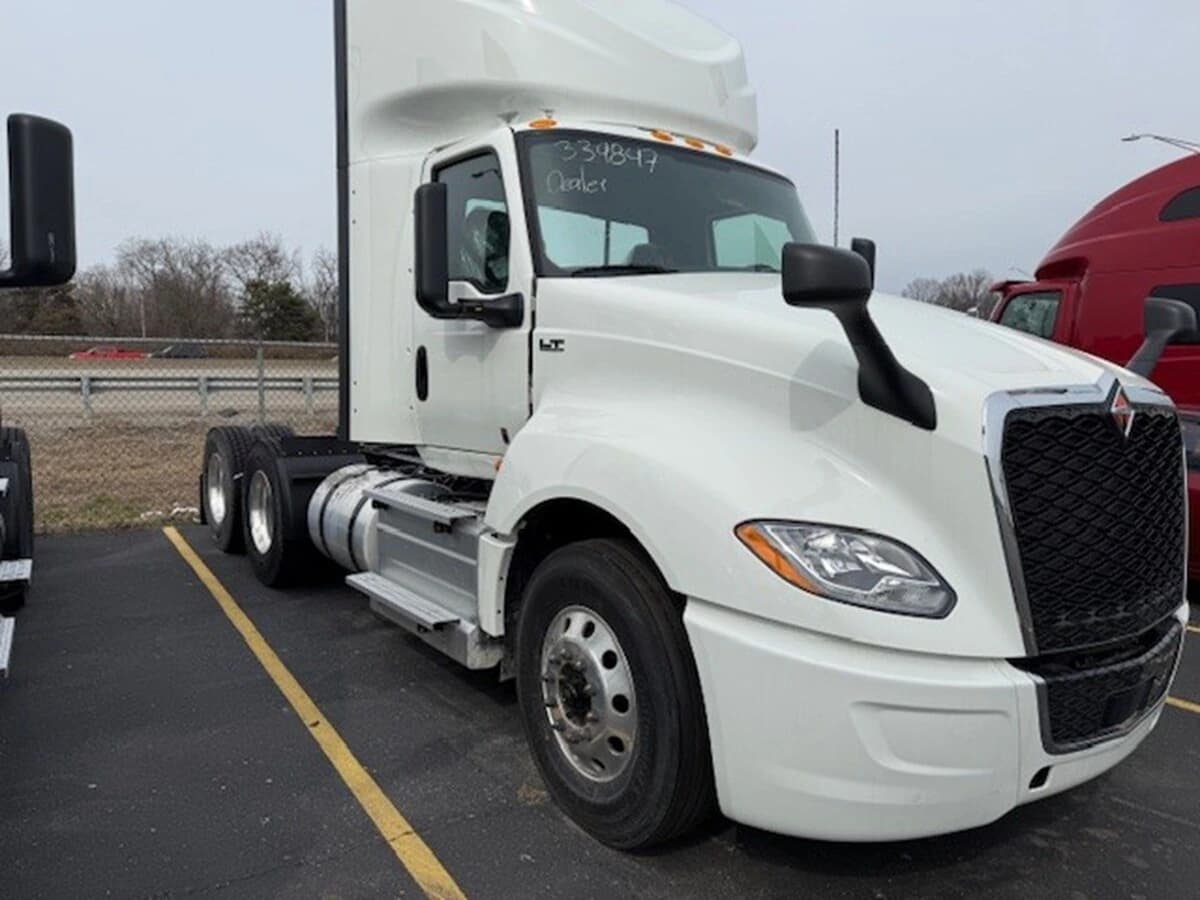2025 International LT — photo 3