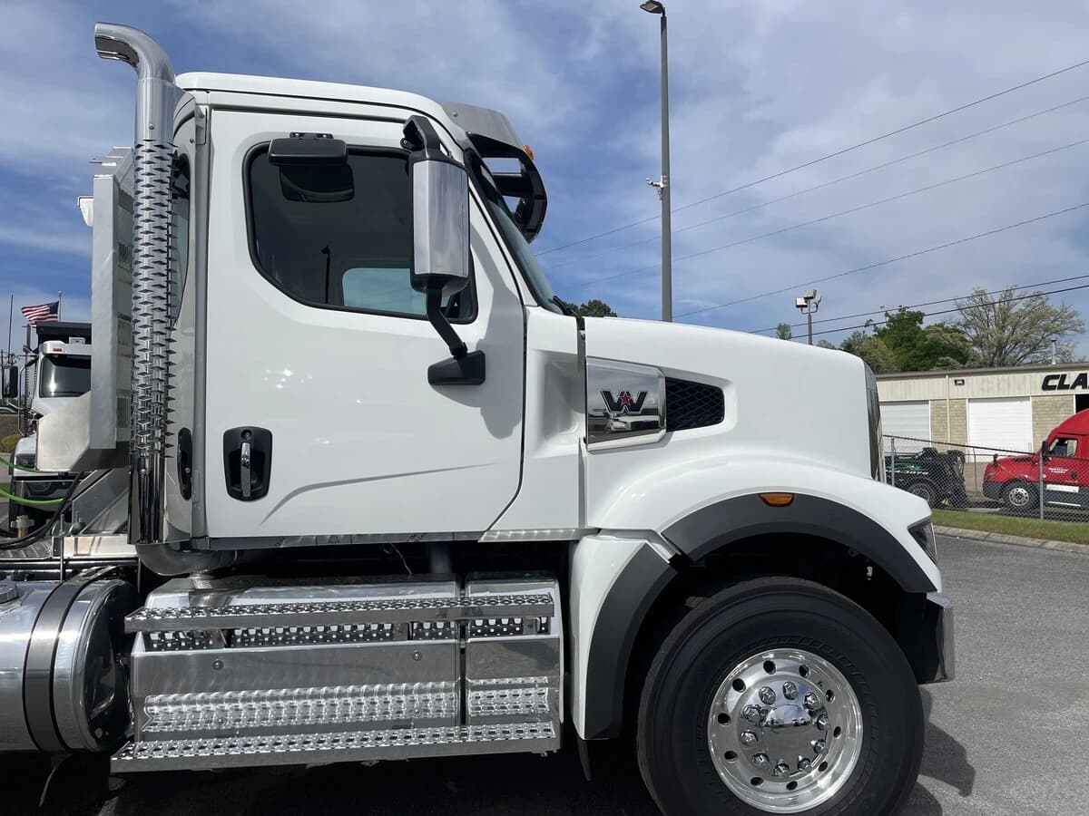 2027 Western Star 49X — photo 4