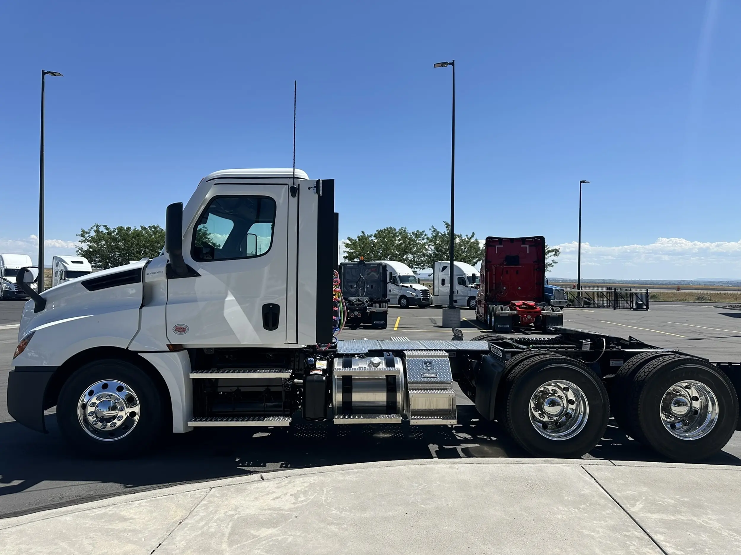 2026 Freightliner Cascadia — photo 6