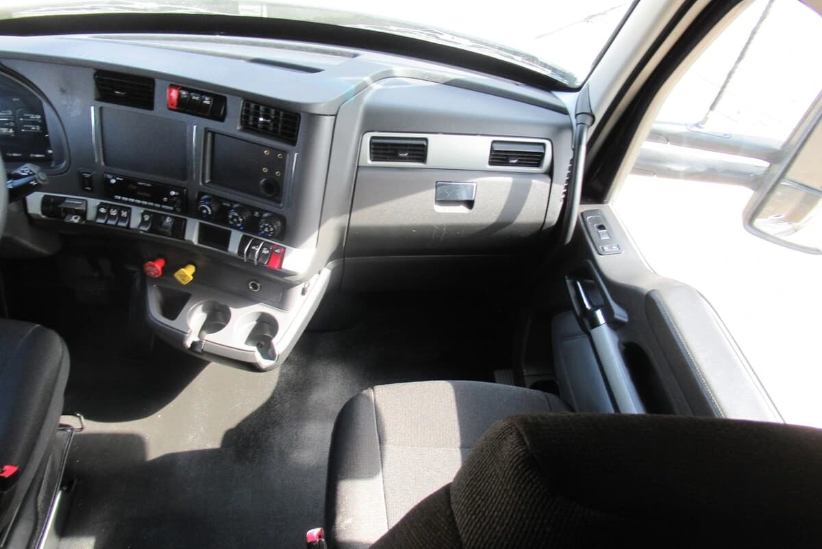 2023 Kenworth T680 — photo 22