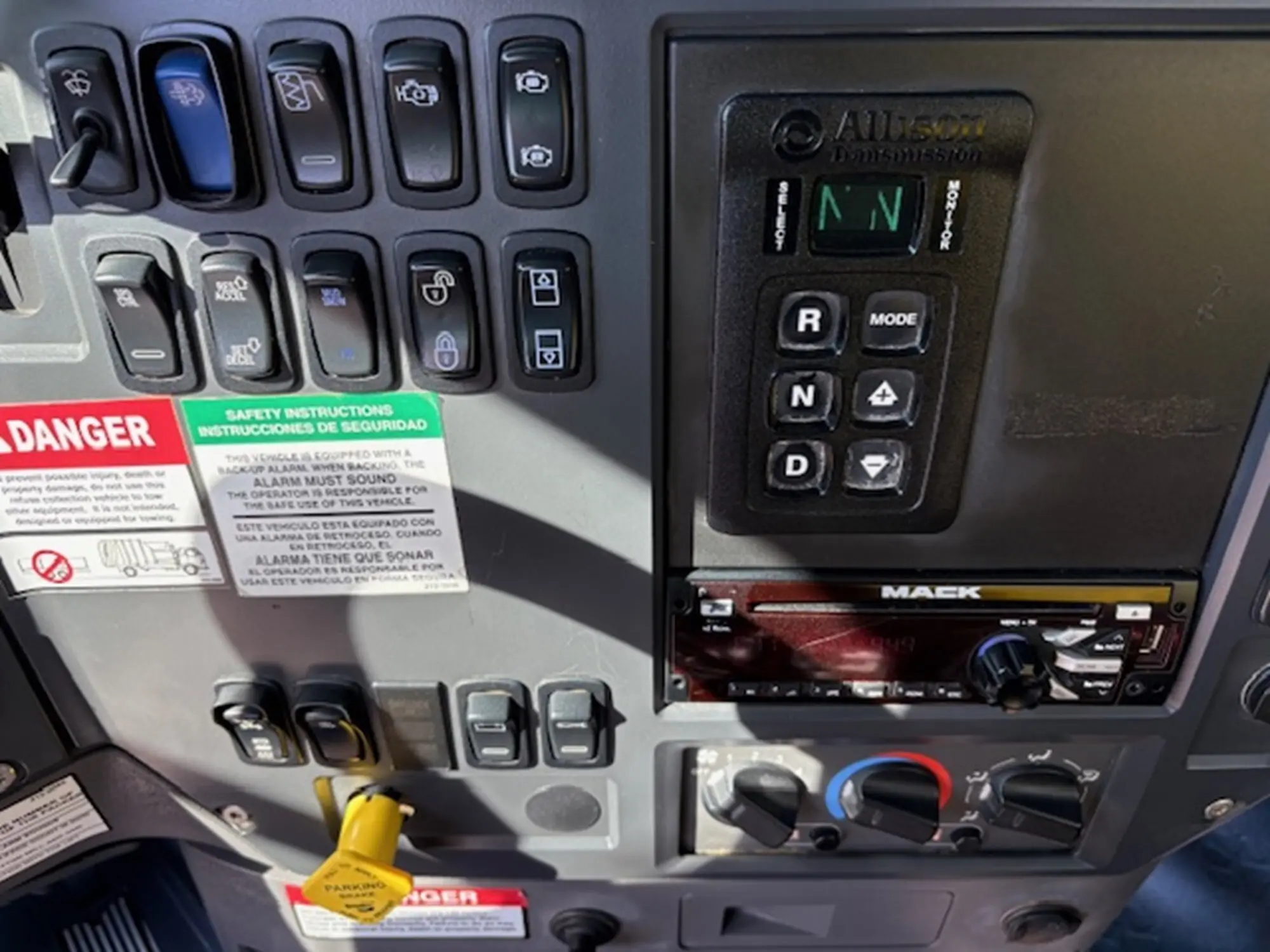 2016 Mack Granite — photo 37