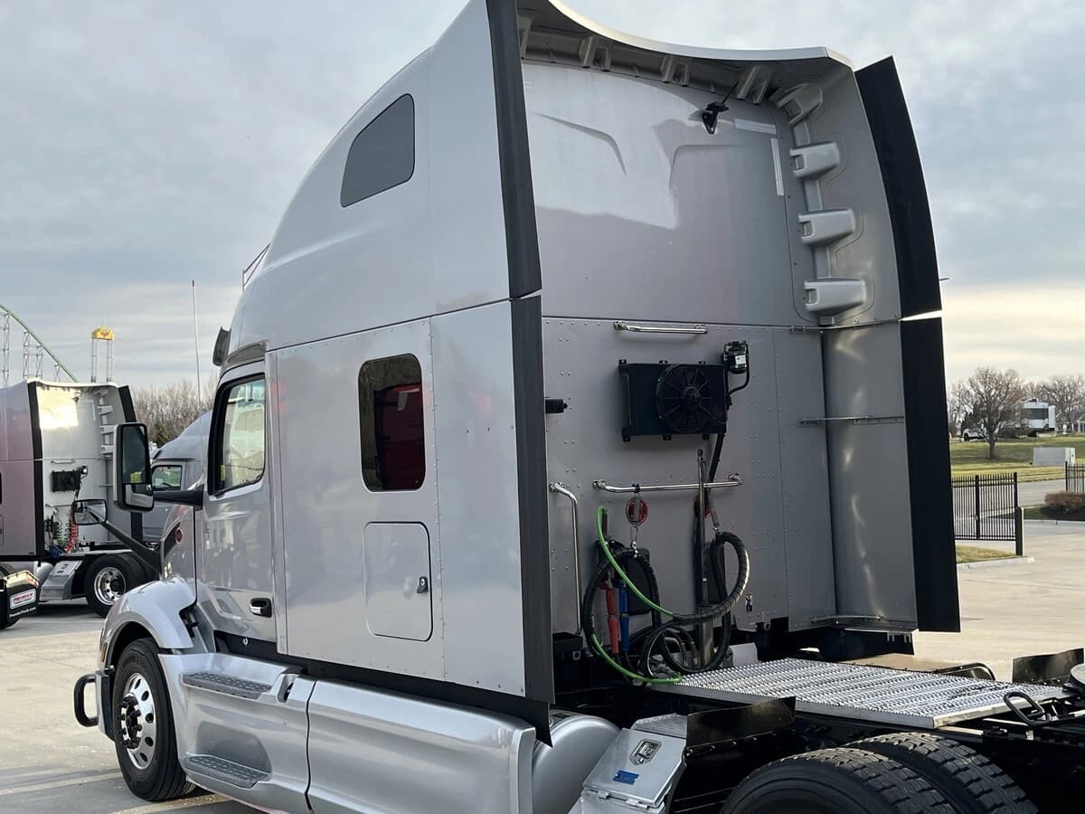 2023 Peterbilt 579 — photo 9