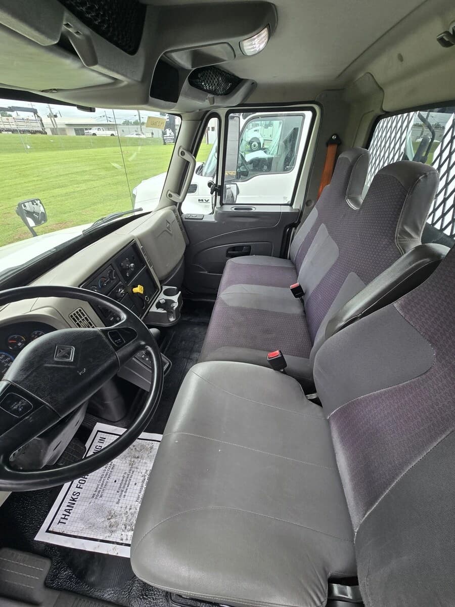 2017 International 4300 — photo 11