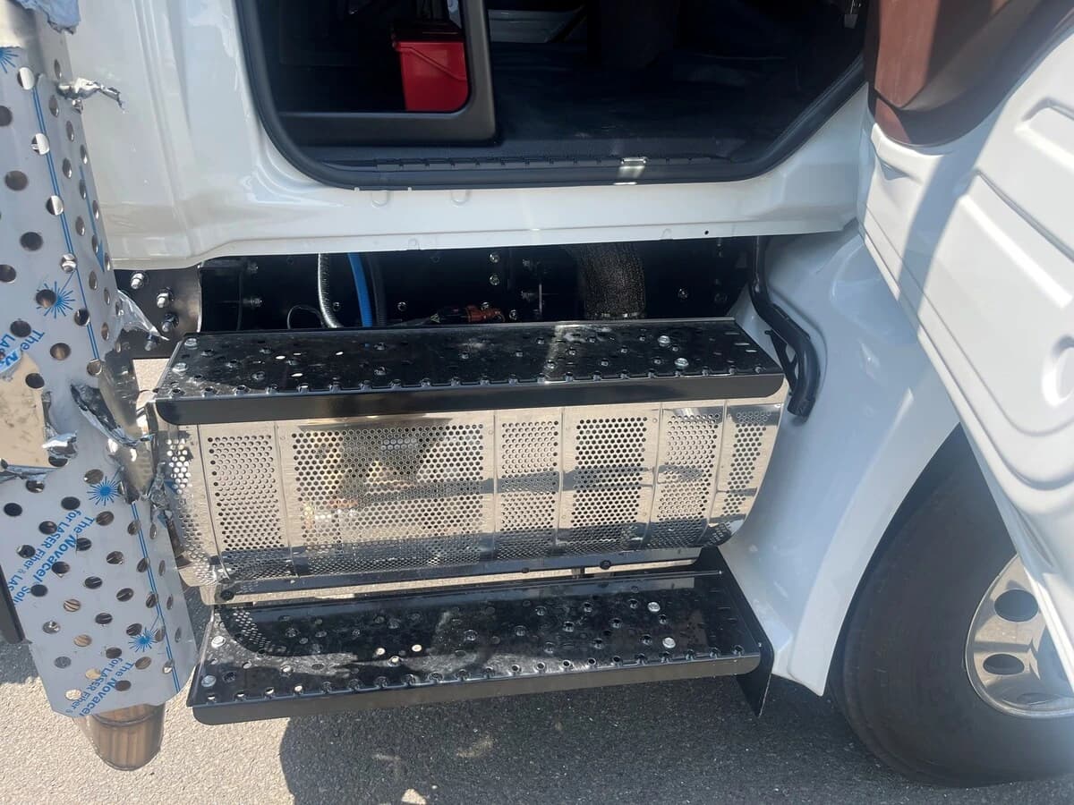 2026 Hino L7 — photo 12