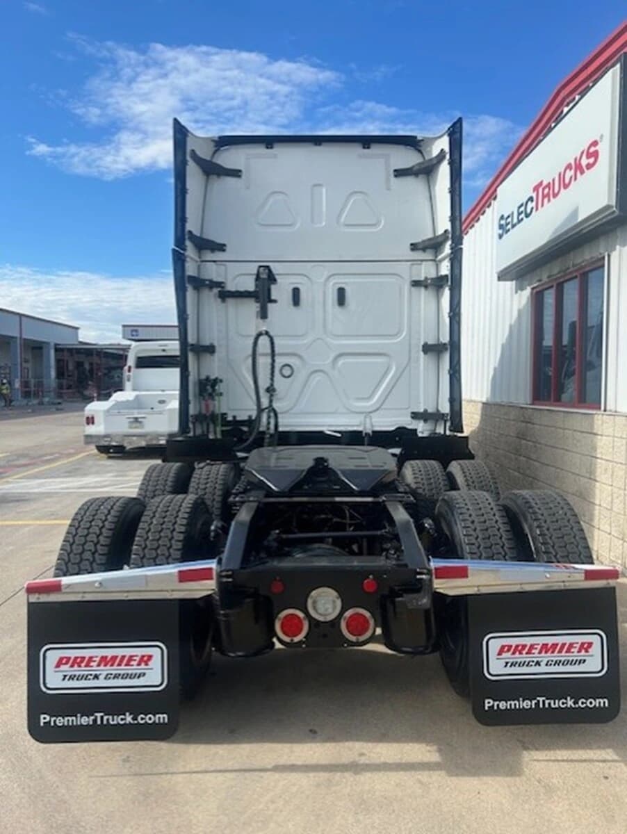 2024 Freightliner Cascadia — photo 4