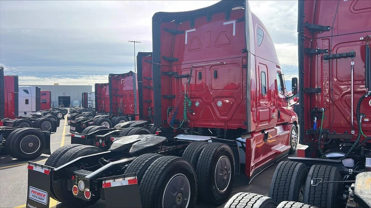 2022 Freightliner Cascadia — photo 6