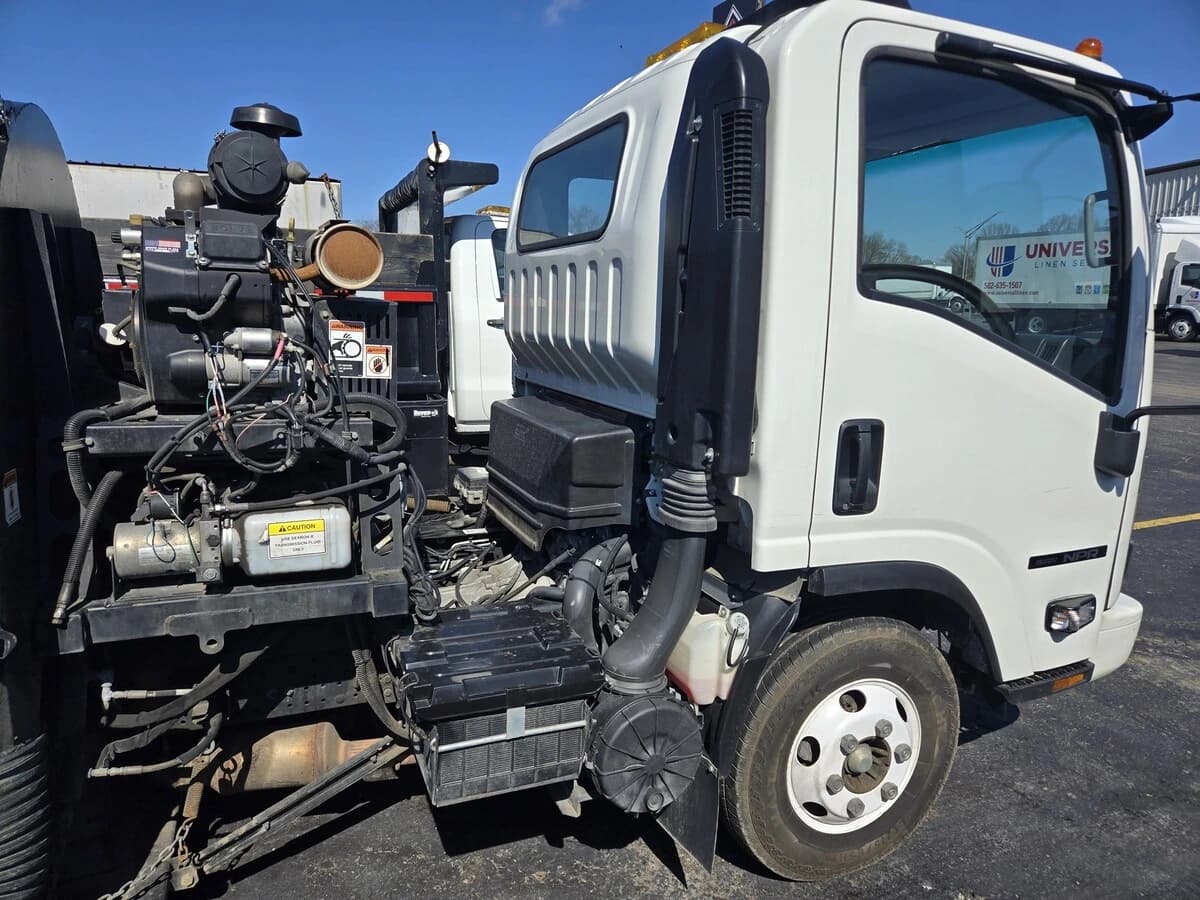 2023 Isuzu NPR — photo 6