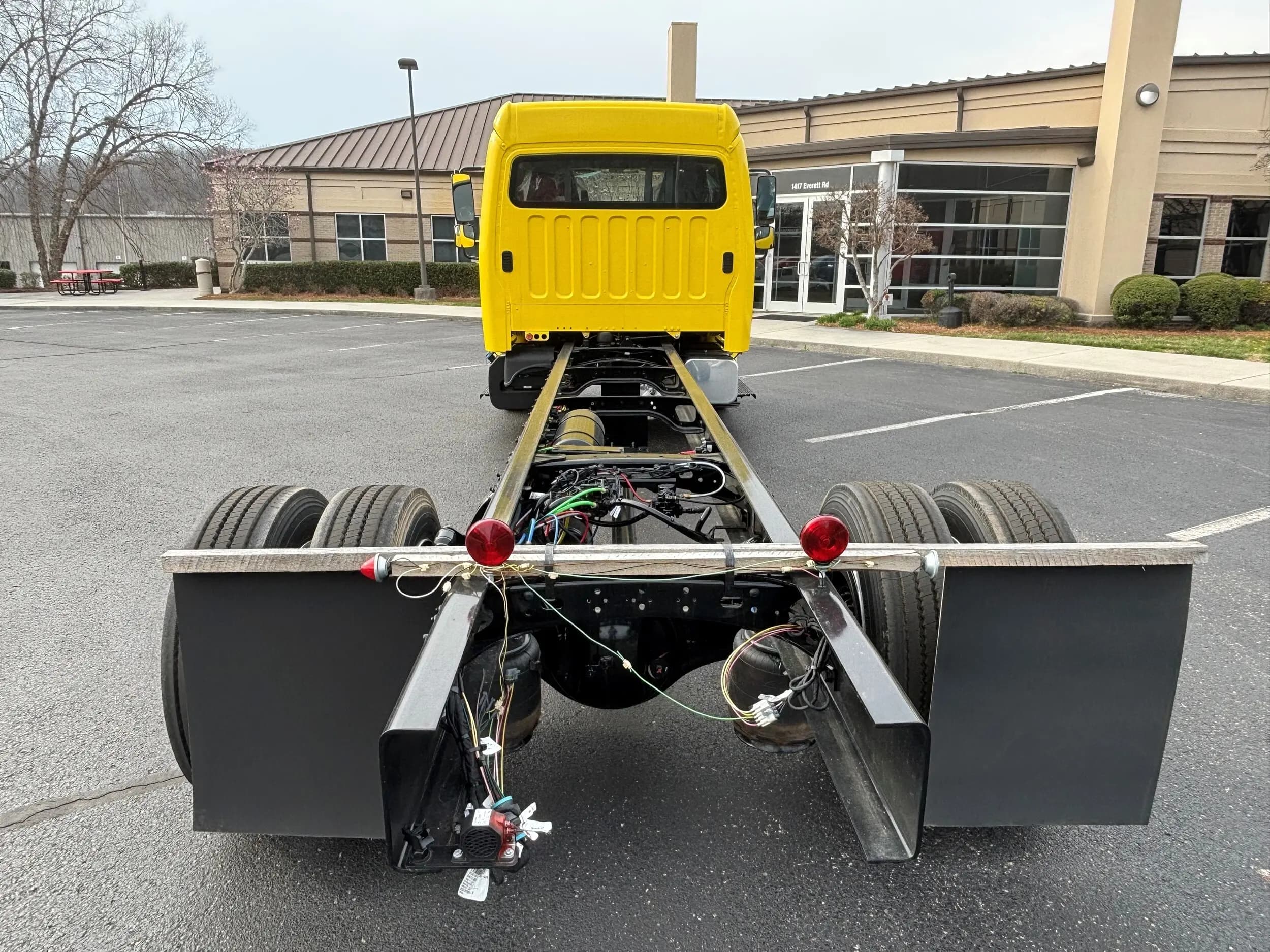 2025 Freightliner M2 106 — photo 6