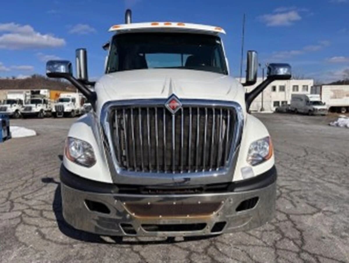 2021 International LT — photo 2