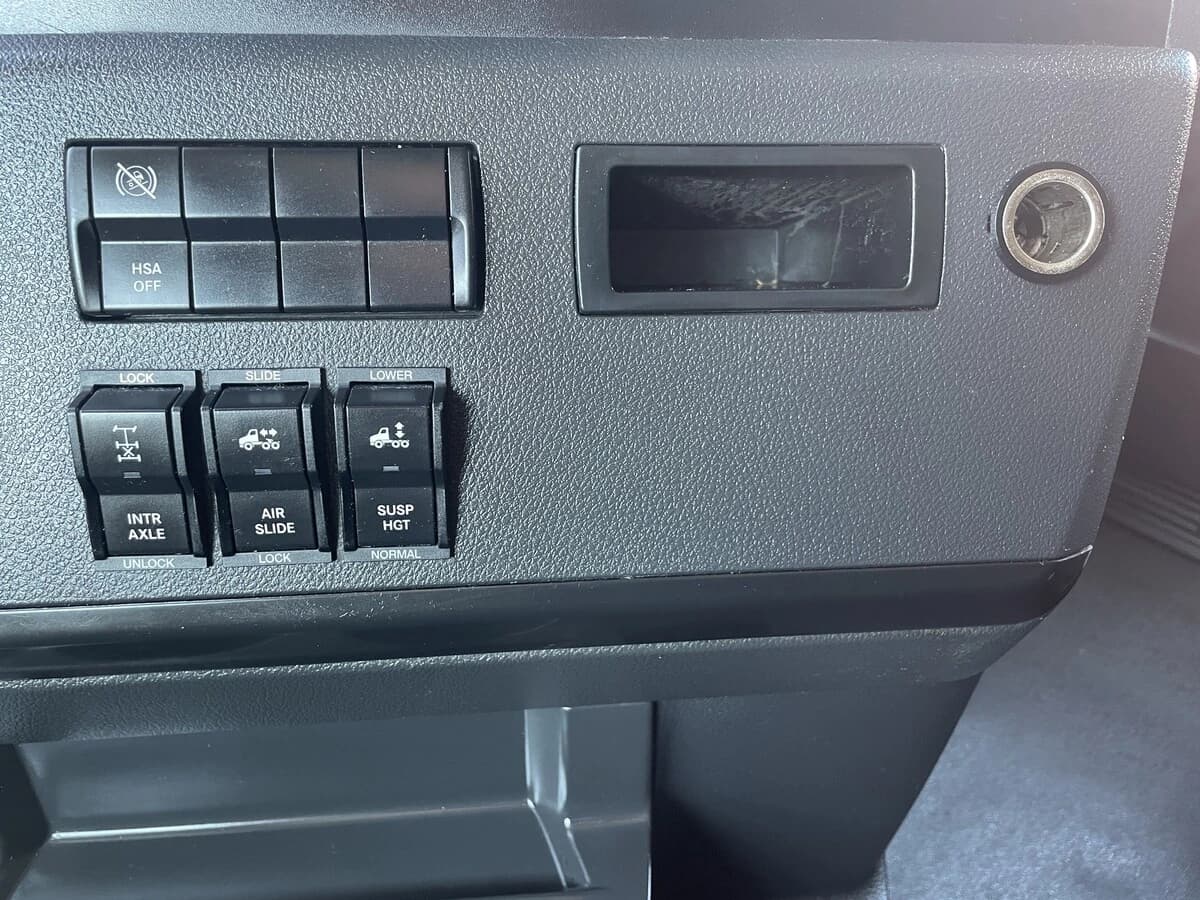 2023 Freightliner Cascadia — photo 20