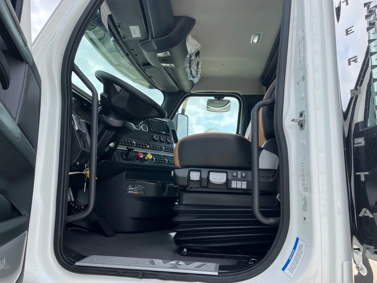 2027 Western Star 49X — photo 9