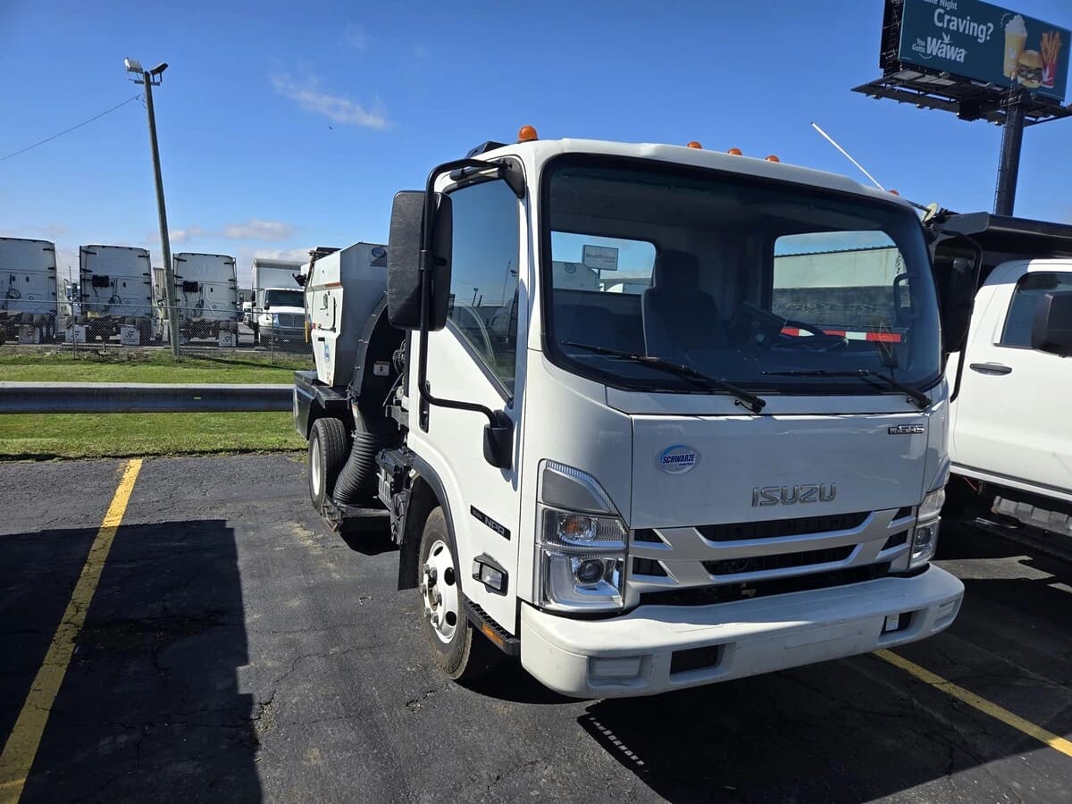2023 Isuzu NPR — photo 4