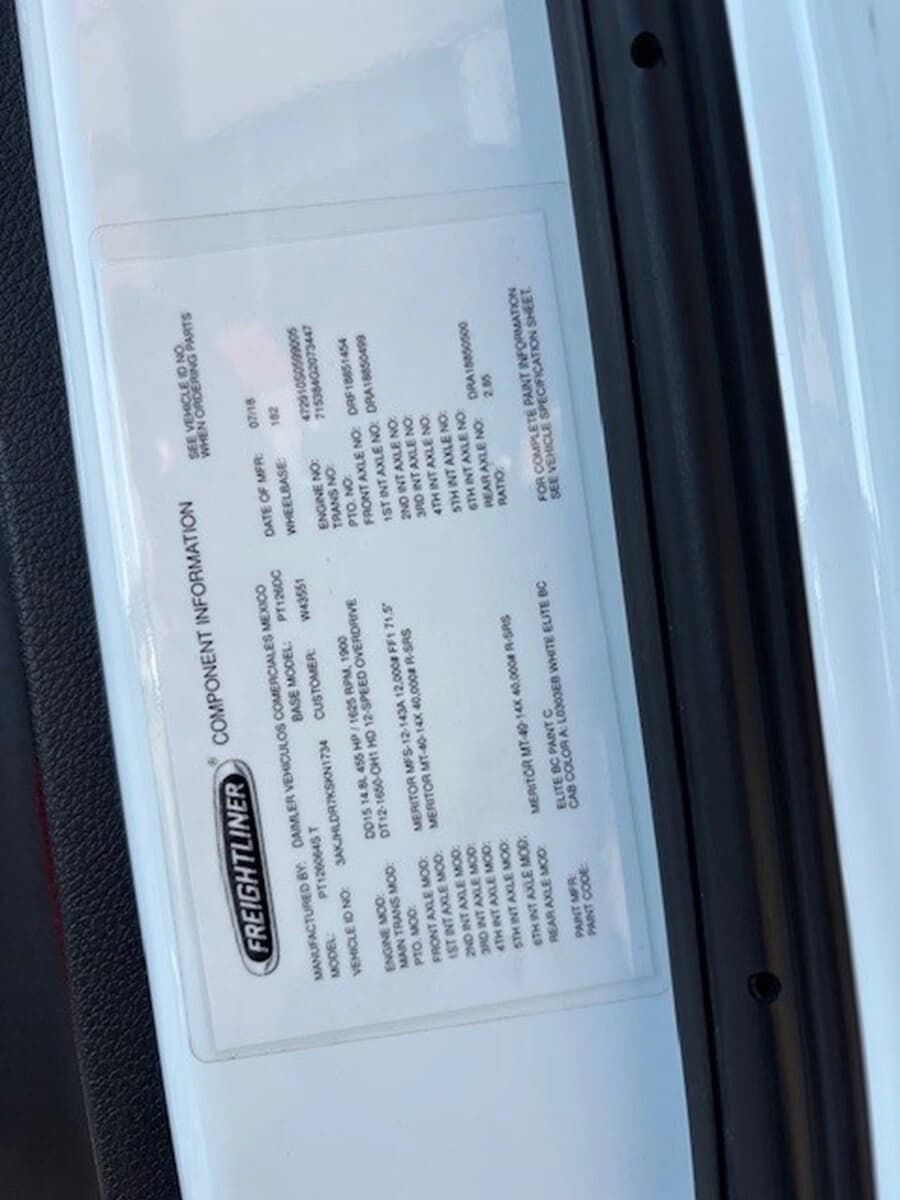 2019 Freightliner Cascadia — photo 22