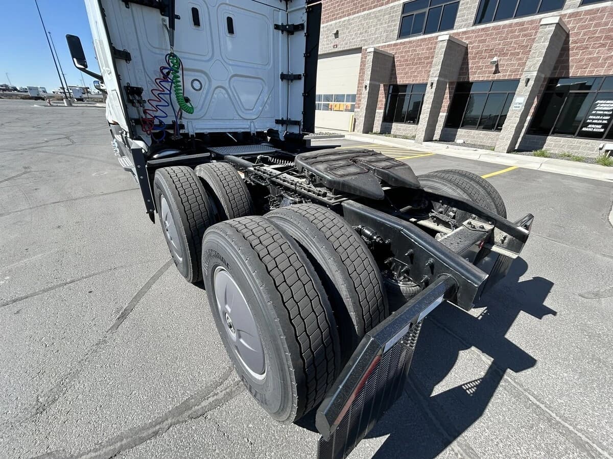 2026 Freightliner Cascadia — photo 11