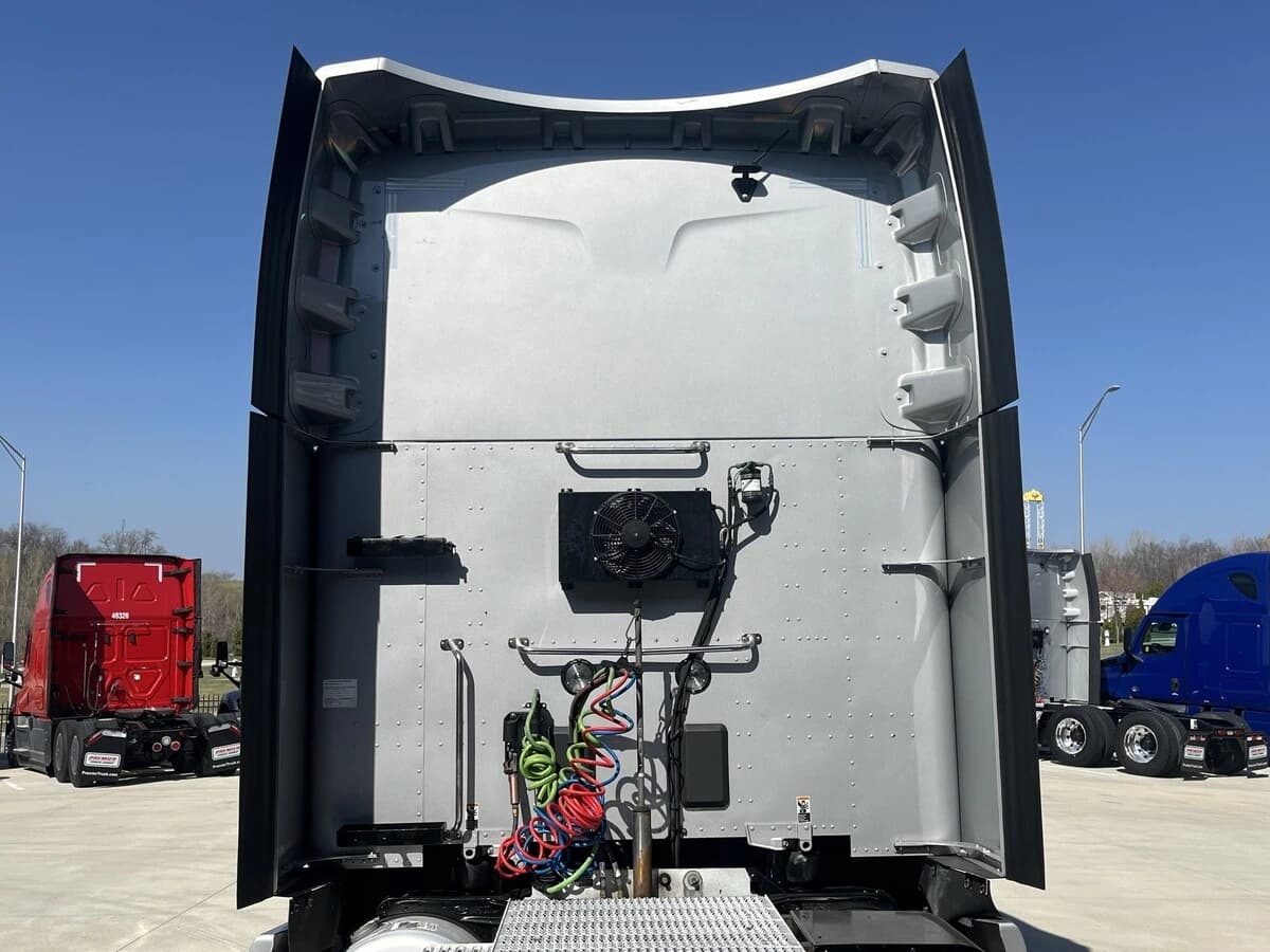 2023 Peterbilt 579 — photo 8