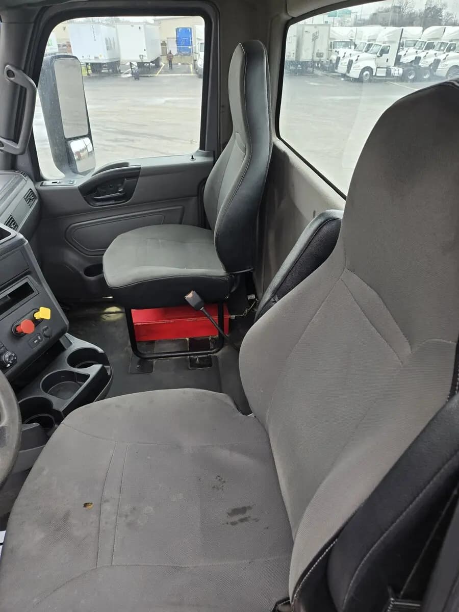 2019 International LT — photo 8