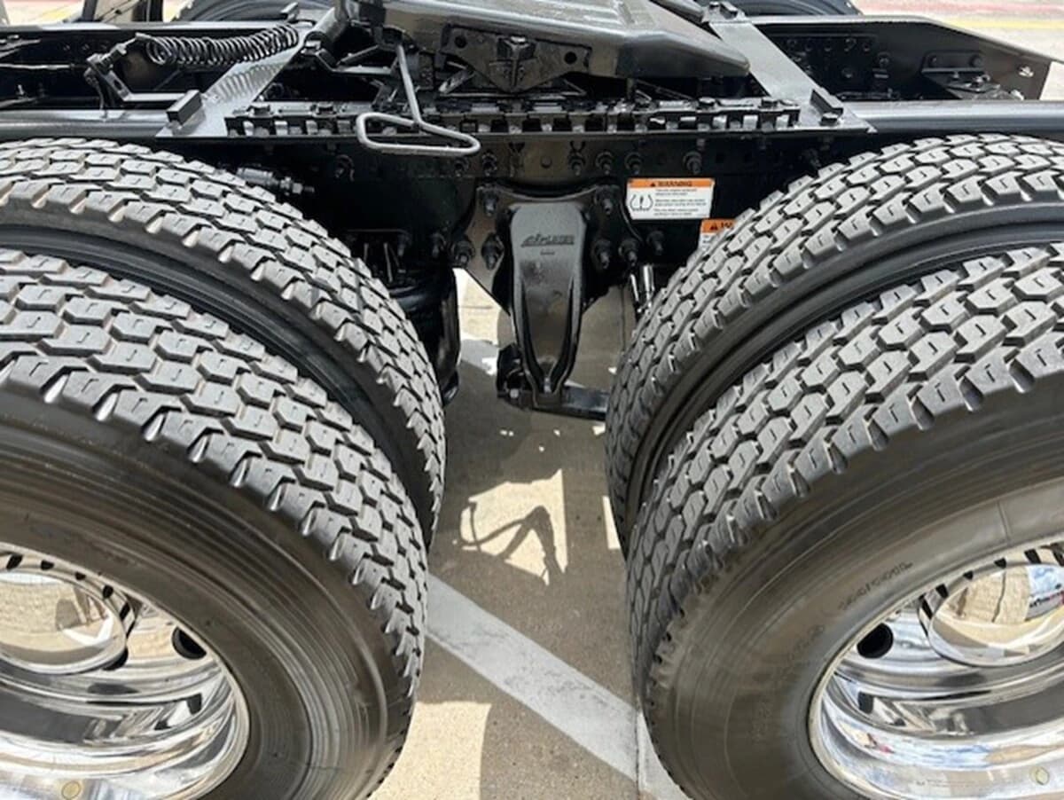 2024 Freightliner Cascadia — photo 10