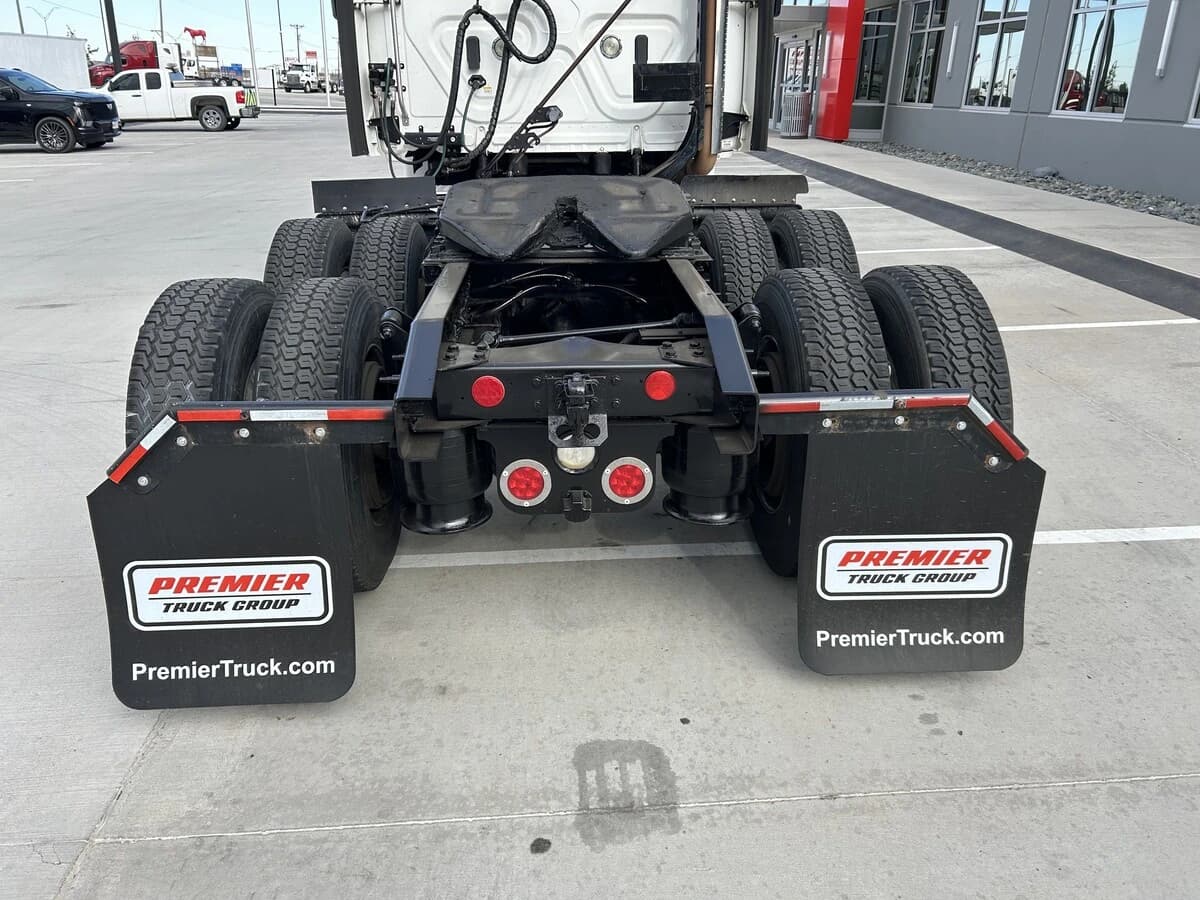 2016 Freightliner Cascadia — photo 10