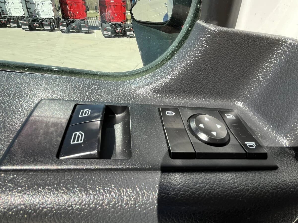 2023 Freightliner Cascadia — photo 26