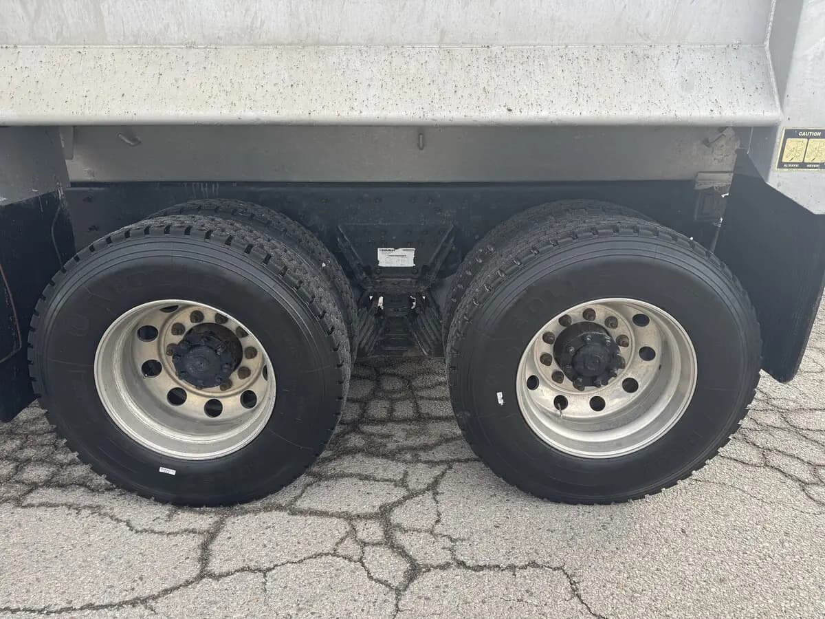 2018 International HX — photo 11