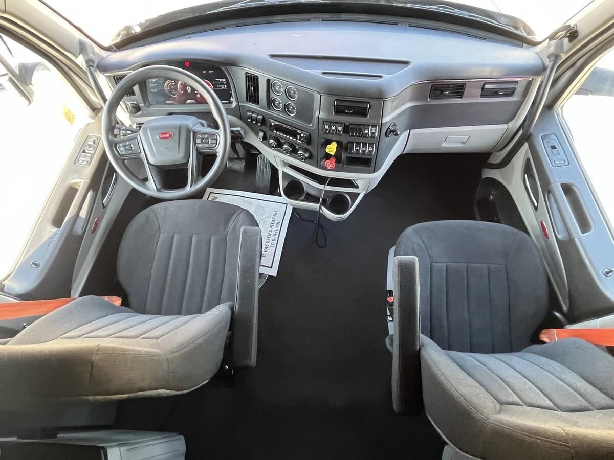 2023 Peterbilt 579 — photo 28