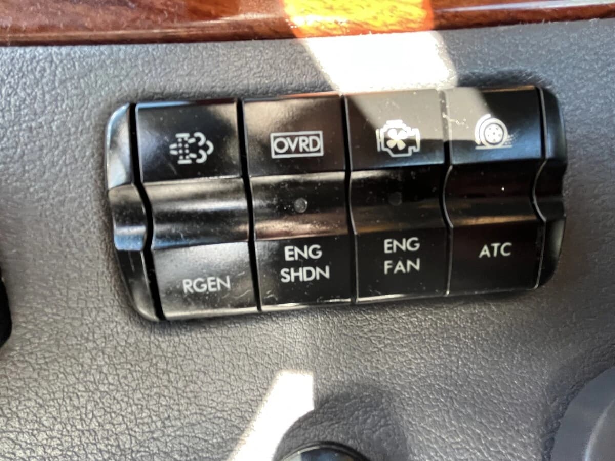 2012 Freightliner Cascadia — photo 27