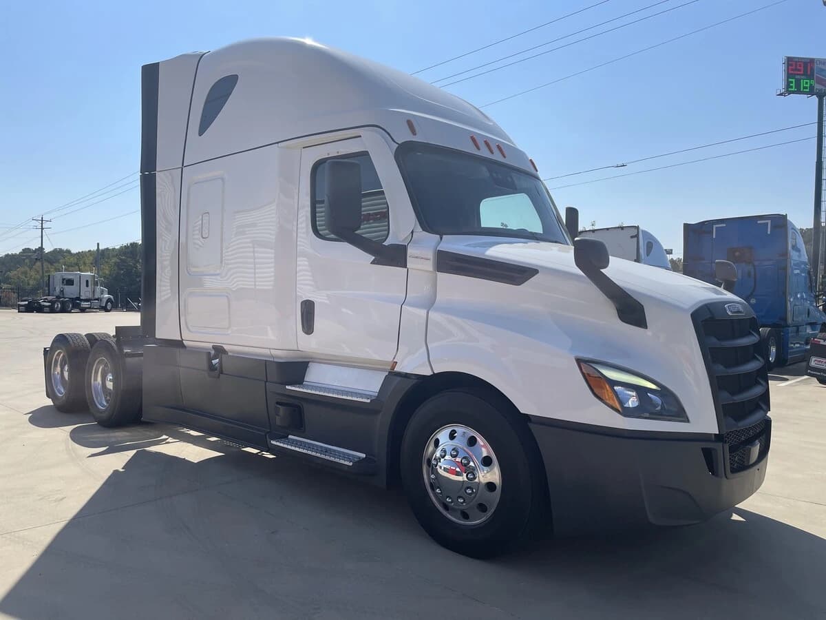 2023 Freightliner Cascadia — photo 3