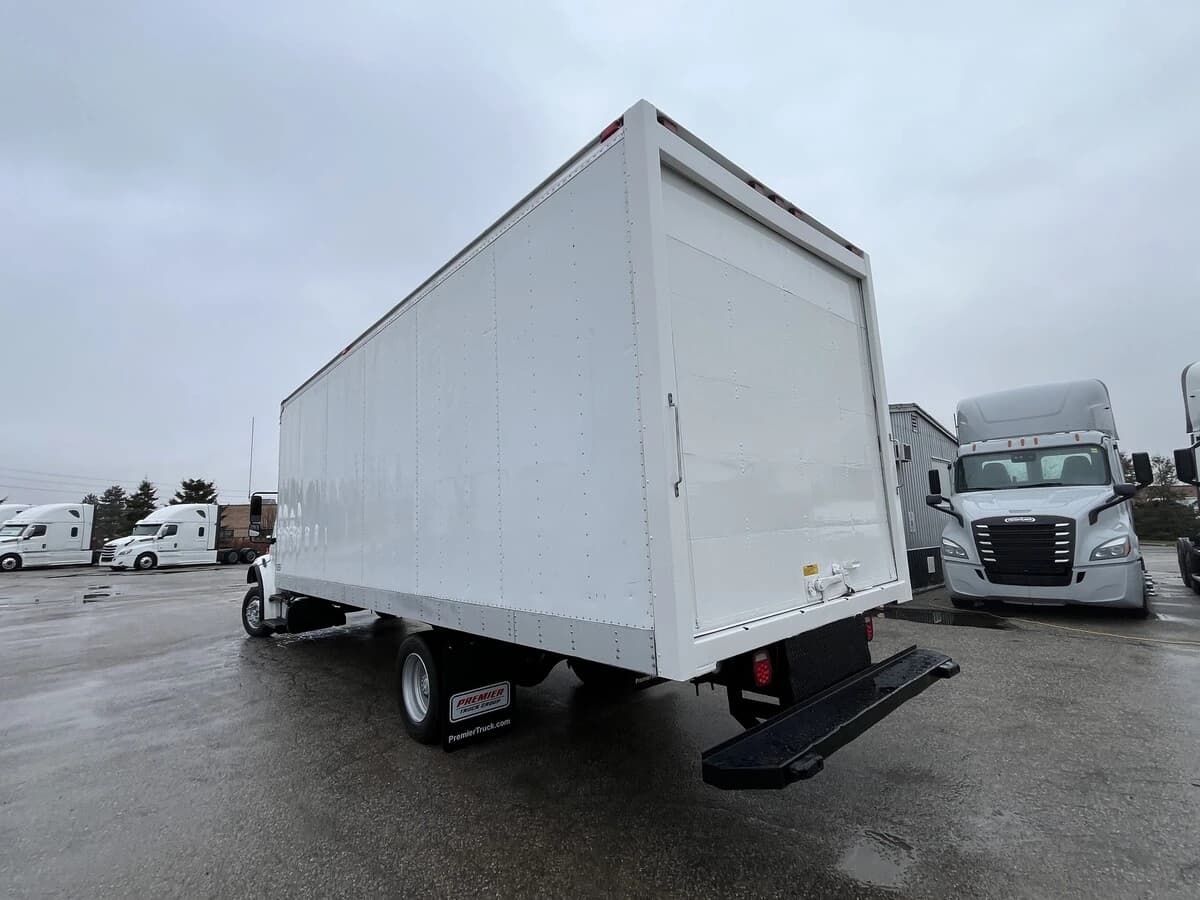 2017 Freightliner M2 106 — photo 13