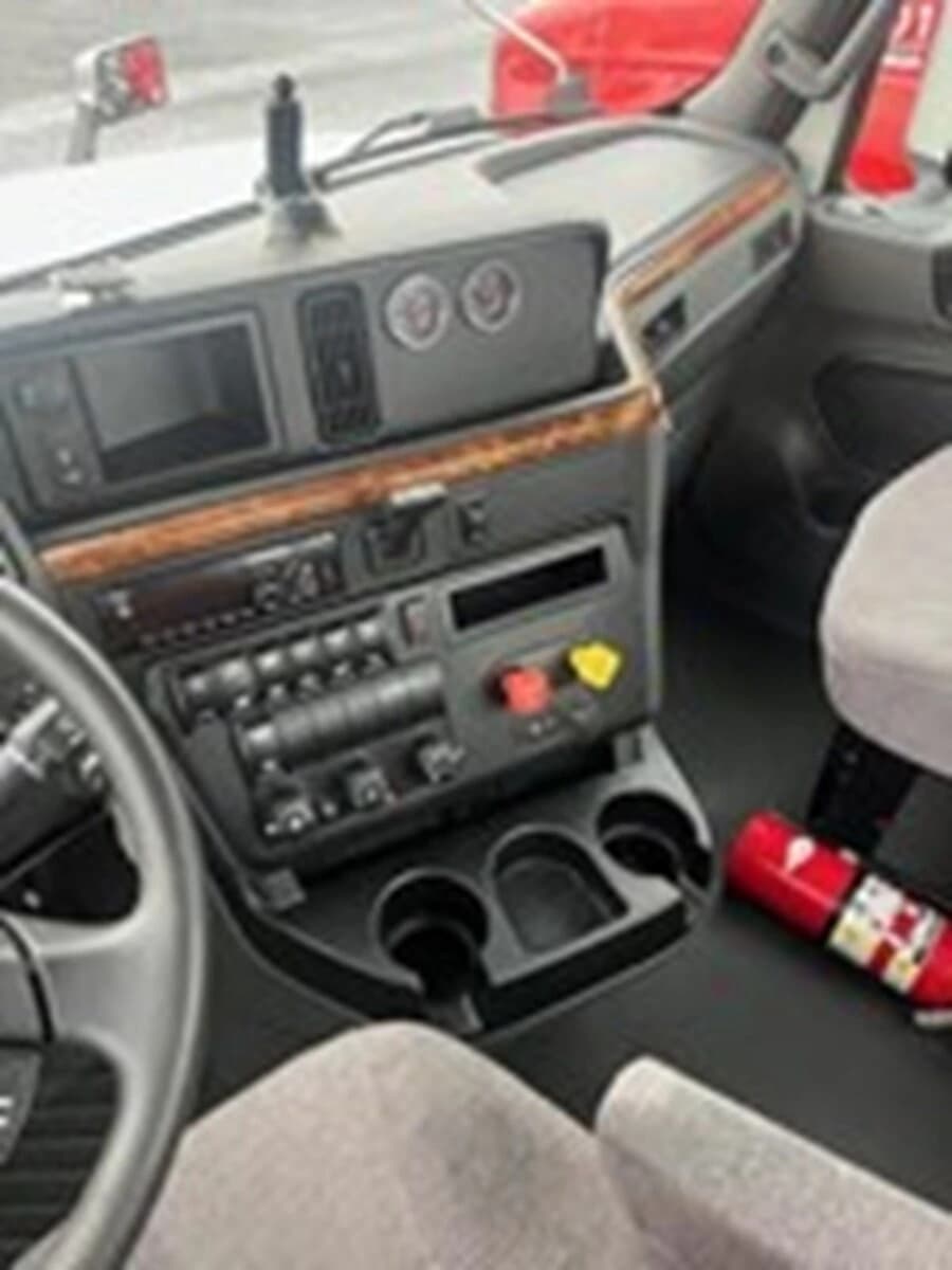 2020 International LT — photo 11