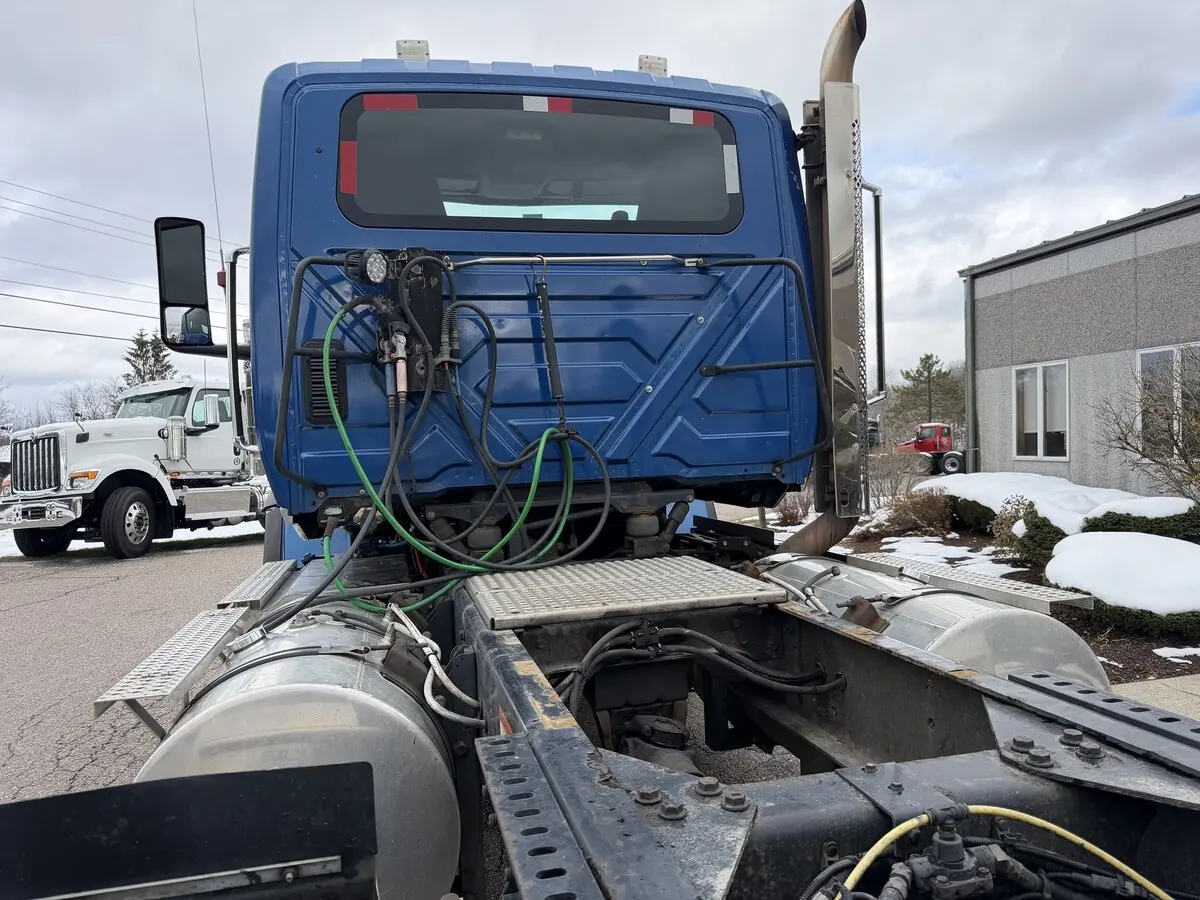 2022 International HX — photo 18