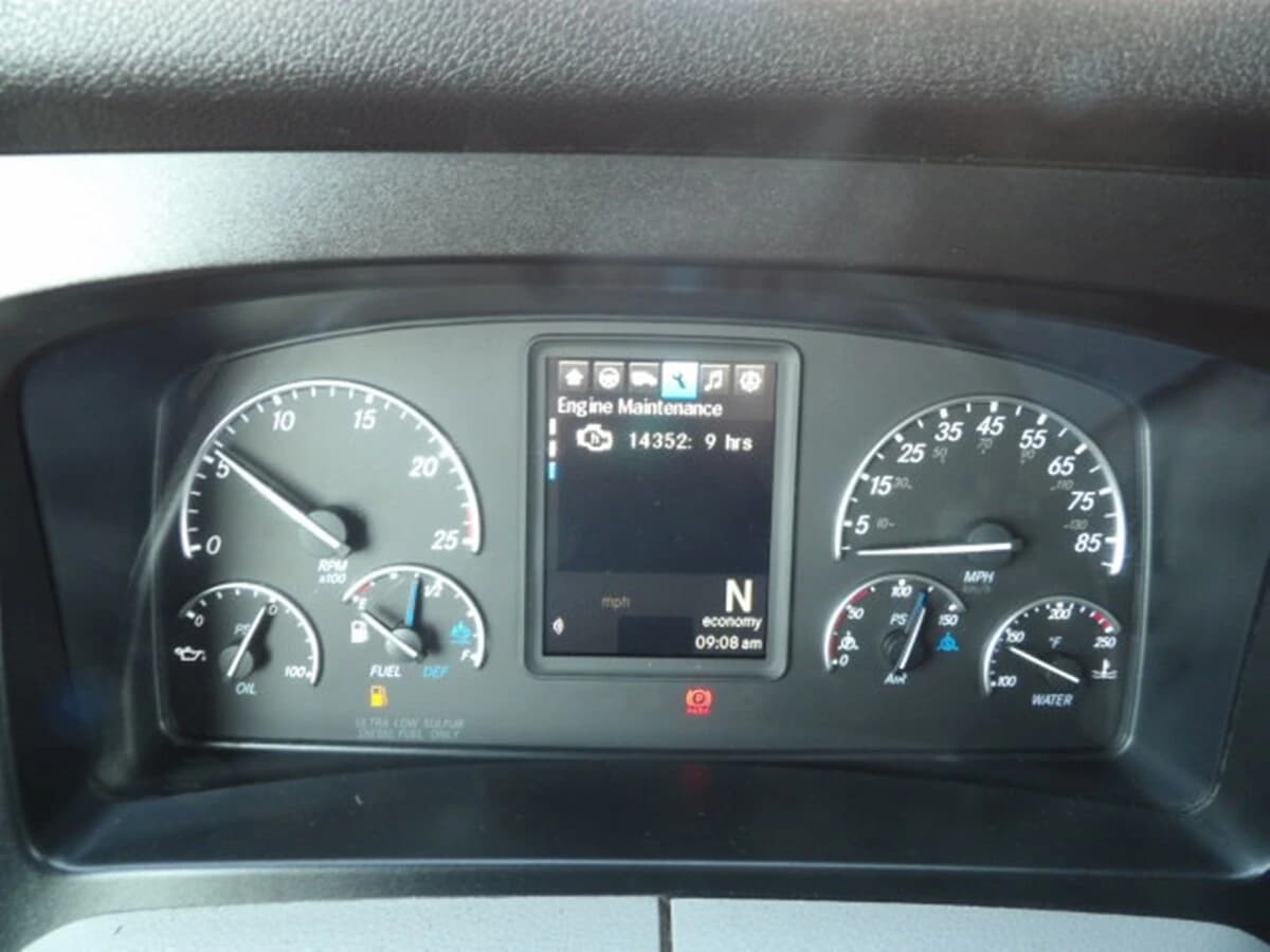 2022 Freightliner Cascadia — photo 21