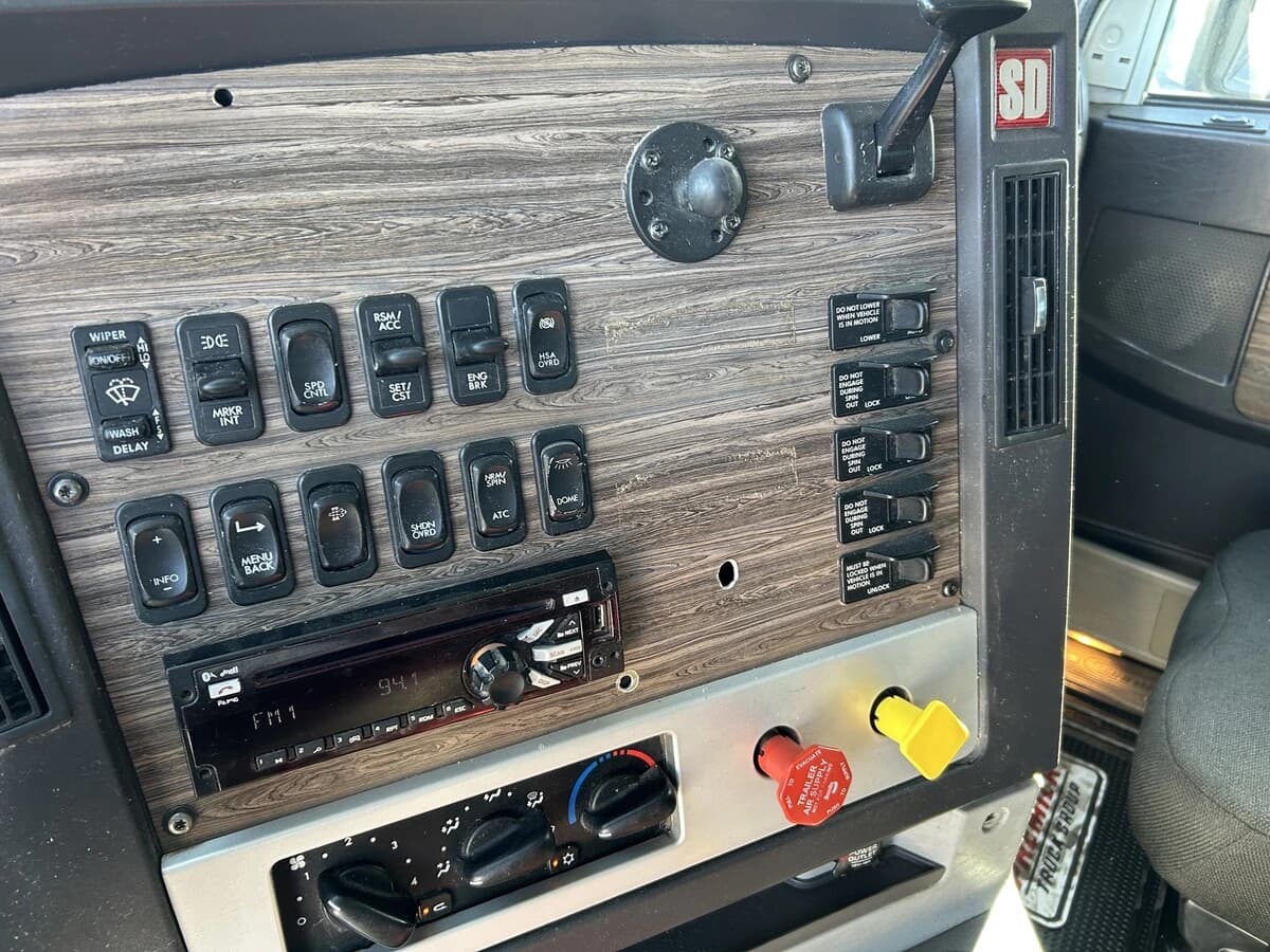 2019 Freightliner 122SD — photo 15