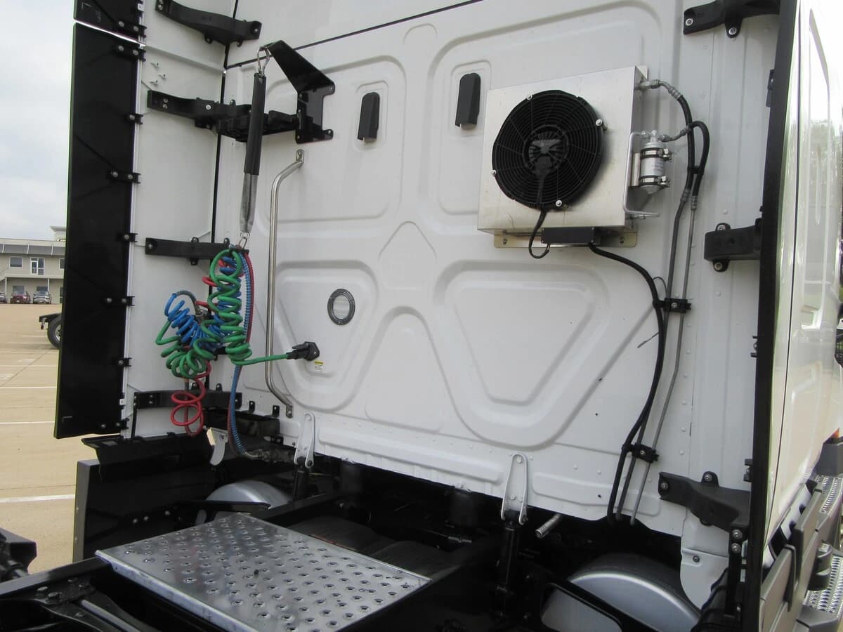 2025 Freightliner Cascadia — photo 19