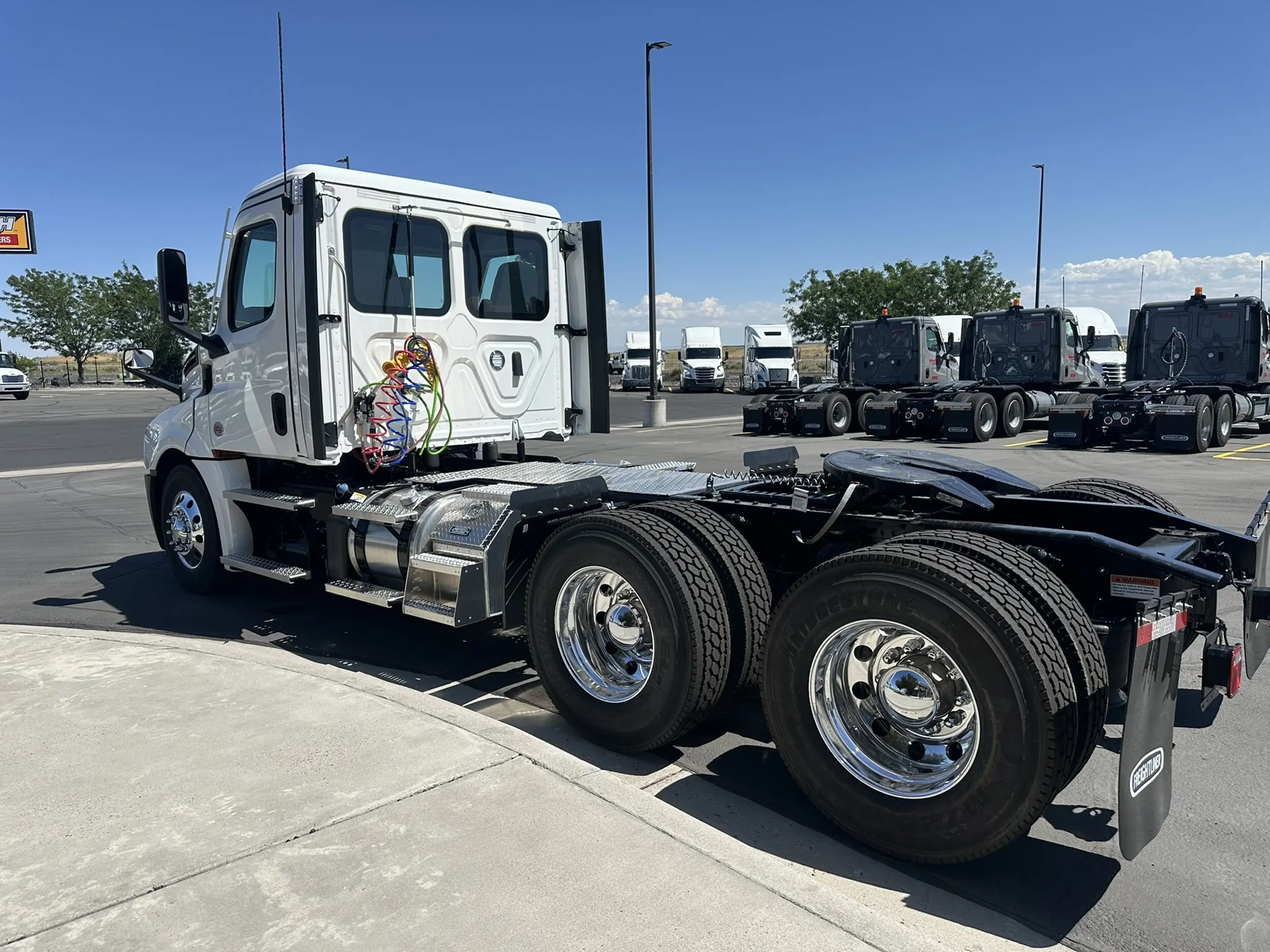 2026 Freightliner Cascadia — photo 5