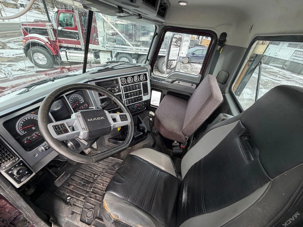 2019 Mack Granite — photo 12