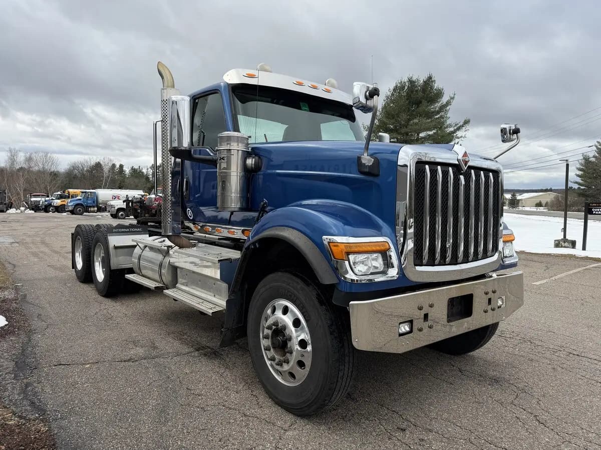 2022 International HX — photo 5