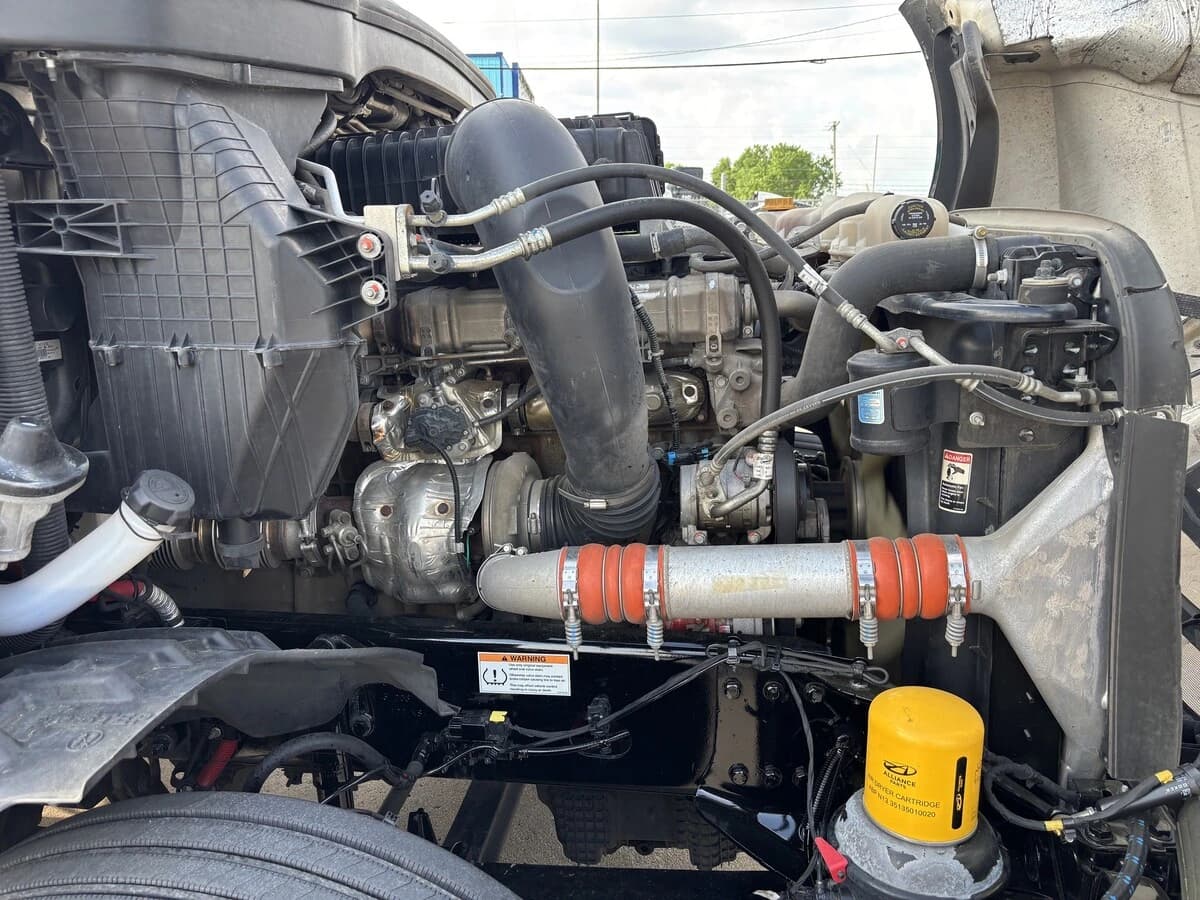 2024 Freightliner Cascadia — photo 28