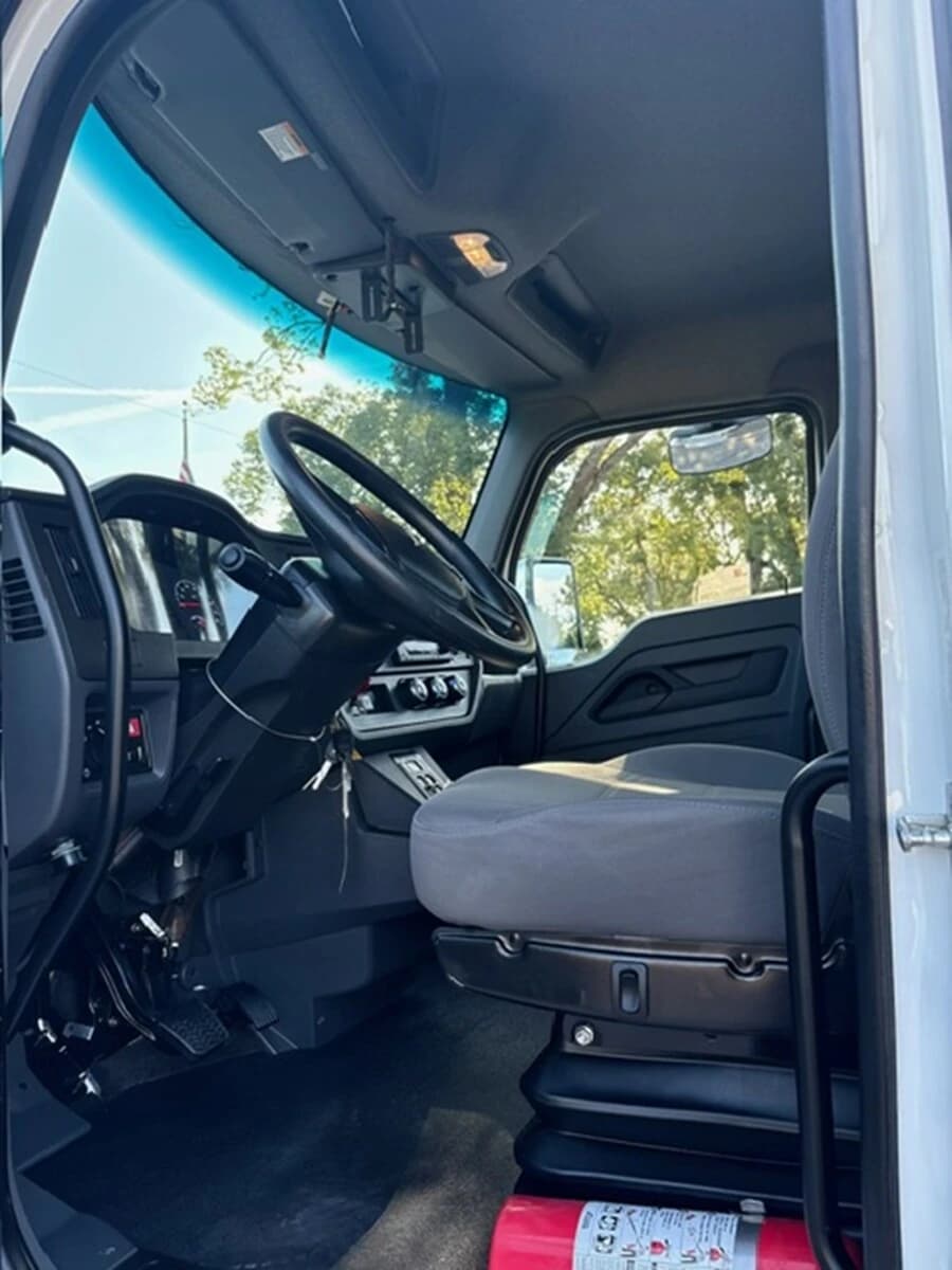 2024 Kenworth T380 — photo 10