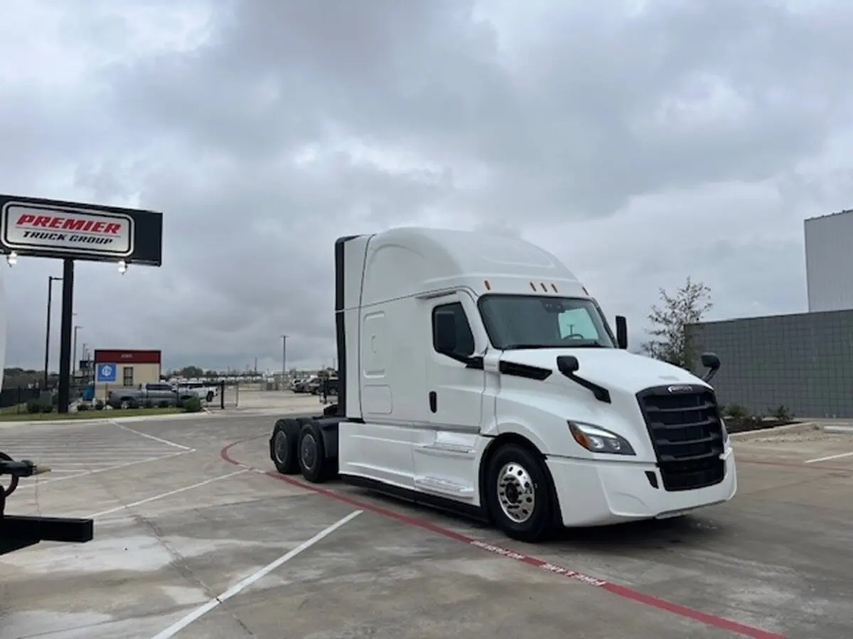 2026 Freightliner Cascadia — photo 3